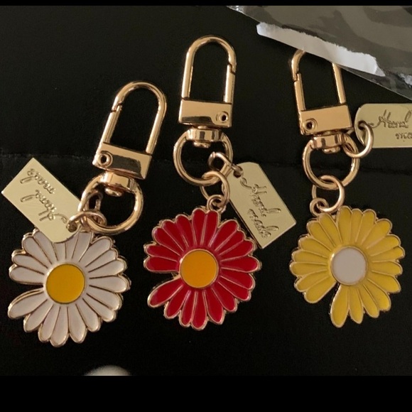 Daisy purse charms set of 3 with gold hardware for purse accessories spring time - Picture 2 of 2